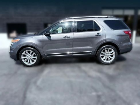 Used 2012 Ford Explorer XLT image 2