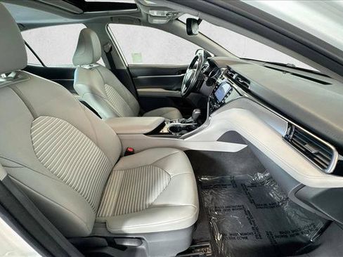 Used 2019 Toyota Camry SE w/ Sunroof Package FWD image 27