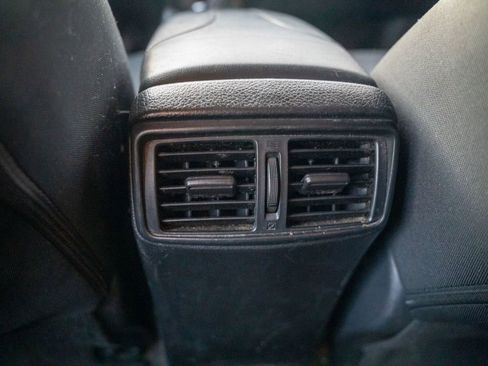 Used 2018 Nissan Rogue SV image 17