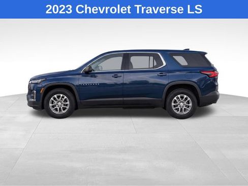 Used 2023 Chevrolet Traverse LS FWD image 2