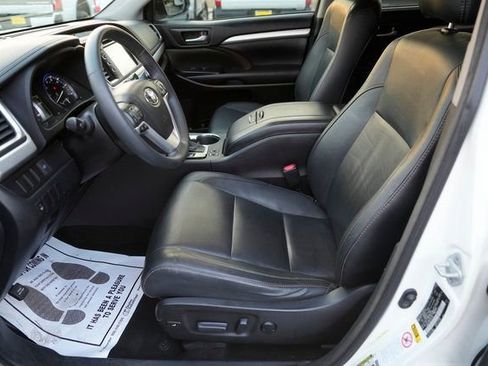 Used 2016 Toyota Highlander XLE image 9
