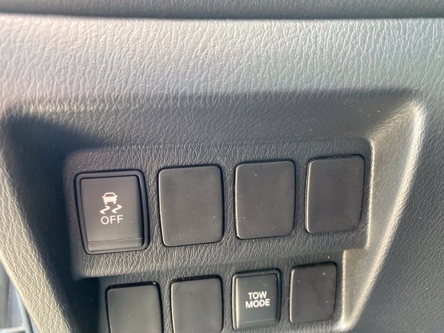 Used 2015 Nissan Pathfinder 4WD image 16