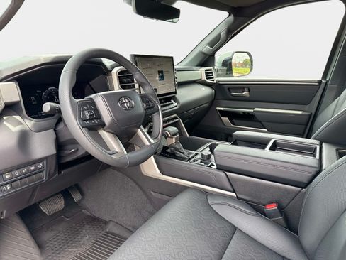 Used 2025 Toyota Tundra Limited AWD/4WD image 33