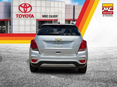 Used 2019 Chevrolet Trax LT w/ LT Convenience Package FWD image 4