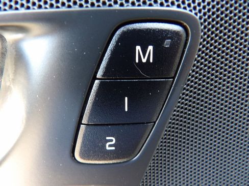 Used 2025 Volvo XC60 B5 Plus w/ Protection Package Premier image 12