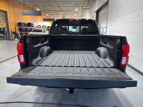 Used 2017 Chevrolet Silverado 1500 LTZ Z71 w/ Realtree Edition image 19