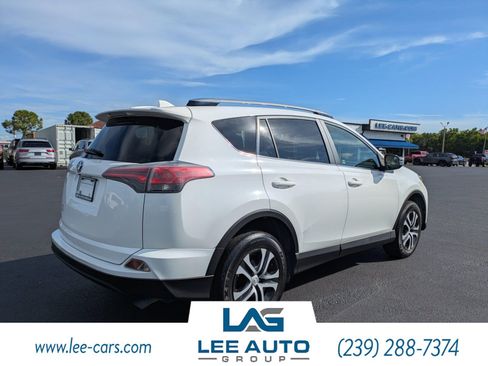 Used 2018 Toyota RAV4 LE FWD image 3