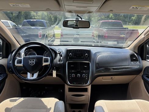 Used 2015 Dodge Grand Caravan American Value Package w/ UConnect Hands-Free Group FWD image 16