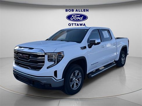 Used 2025 GMC Sierra 1500 SLT image 1