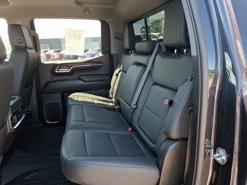 Used 2023 GMC Sierra 1500 SLT w/ SLT Premium Plus Package AWD/4WD image 10