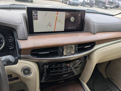 Used 2017 Lexus LX 570 4WD image 20