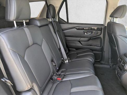 Used 2025 Honda Pilot Touring image 23