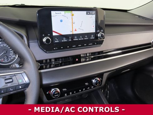 Used 2024 Mitsubishi Outlander SE image 15