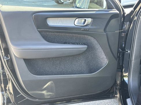 Certified 2025 Volvo XC40 B5 Plus w/ Protection Package Premier image 15