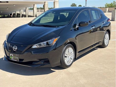 Used 2025 Nissan Leaf S FWD image 3