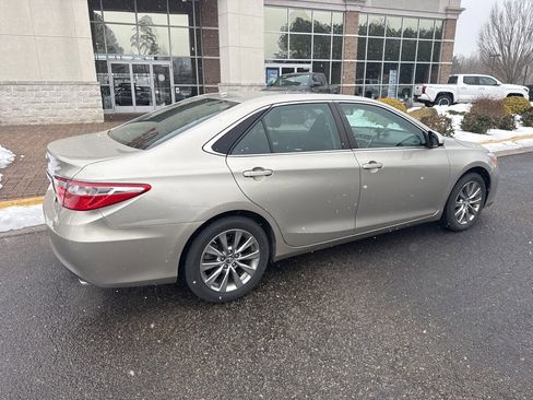 Used 2017 Toyota Camry XLE image 2