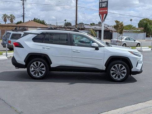 Used 2023 Toyota RAV4 XLE Premium FWD image 4