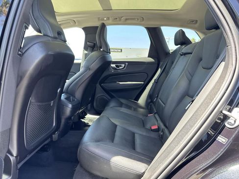 Used 2023 Volvo XC60 B5 Plus image 26
