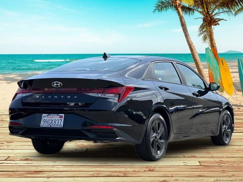 Used 2023 Hyundai Elantra SEL FWD image 6