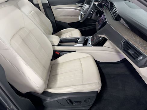 Used 2021 Audi e-tron Premium Plus w/ Premium Plus Package image 30