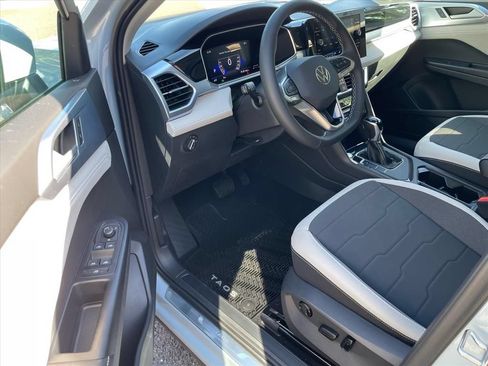 New 2026 Volkswagen Taos SE FWD image 6
