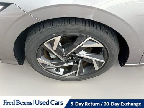 Certified 2024 Hyundai Elantra Limited FWD image 32