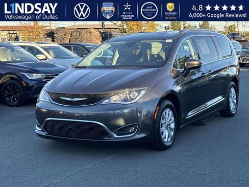 Used 2018 Chrysler Pacifica Touring-L Plus w/ Advanced Safetytec Group image 3