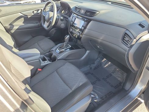 Used 2018 Nissan Rogue SV w/ Premium Package image 17