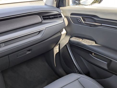 Certified 2026 Kia EV9 Wind image 21