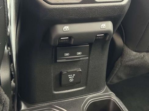 Used 2023 Jeep Gladiator Overland image 13