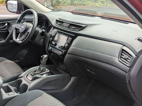 Used 2018 Nissan Rogue SV AWD/4WD image 34