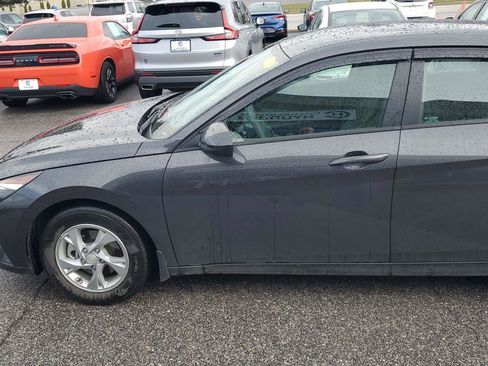 Certified 2023 Hyundai Elantra SE image 2