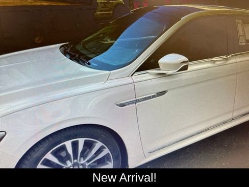 Used 2018 Lincoln Continental Select w/ Continental Climate Package AWD/4WD image 2