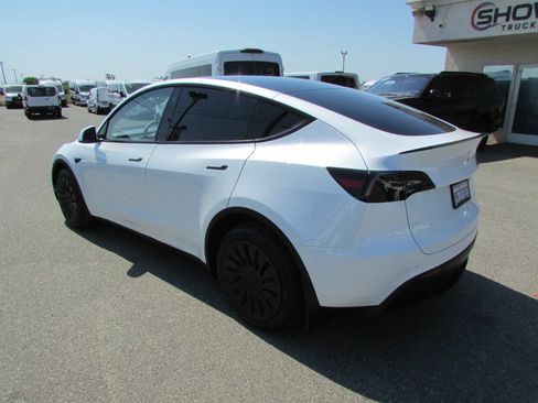Used 2023 Tesla Model Y Long Range AWD/4WD image 9