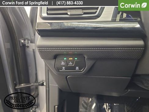 Used 2024 Volkswagen Atlas Cross Sport SE image 31