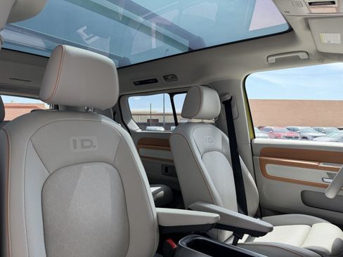 Used 2025 Volkswagen ID. Buzz 1st Edition RWD image 42