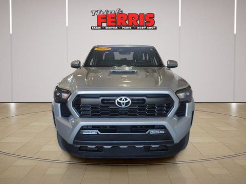 Used 2025 Toyota Tacoma TRD Sport AWD/4WD image 2