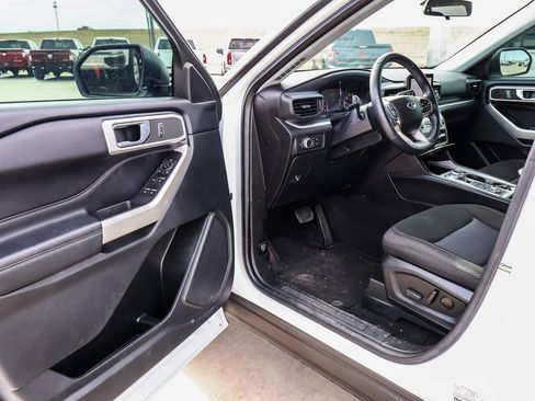 Used 2022 Ford Explorer XLT image 26