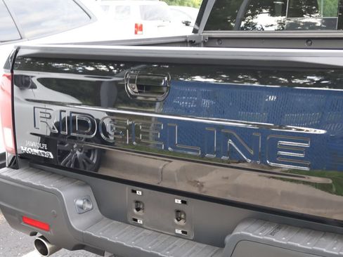 Used 2025 Honda Ridgeline Black Edition image 8