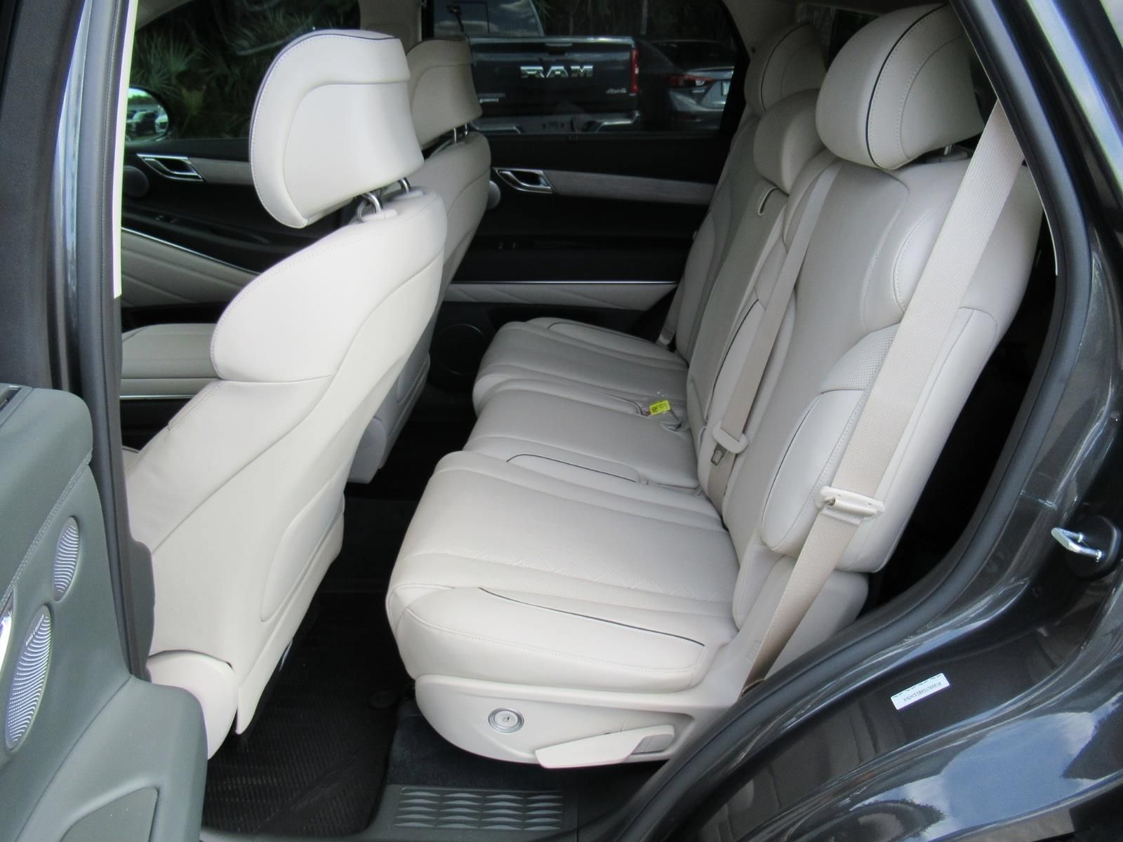 Used 2025 Genesis GV80 2.5T Prestige AWD/4WD image 32
