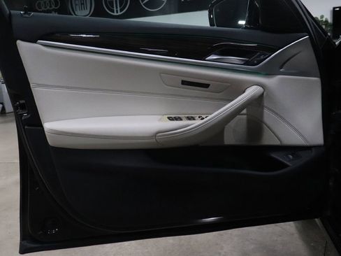 Used 2019 BMW 530i w/ Convenience Package image 9