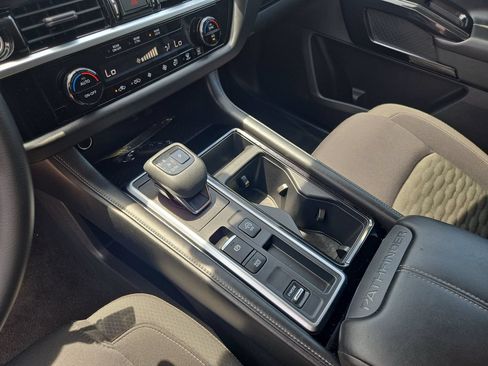 Used 2022 Nissan Pathfinder S FWD image 14