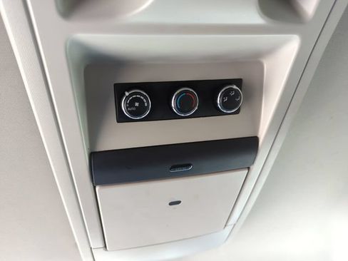 Used 2016 Chrysler Town & Country Touring w/ Driver Convenience Group FWD image 22