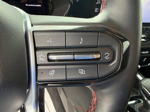 Used 2025 Chevrolet Colorado Z71 w/ Z71 Convenience Package 2 AWD/4WD image 15