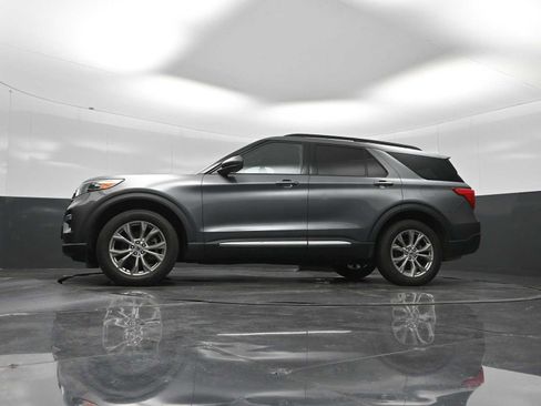 Used 2021 Ford Explorer XLT w/ Equipment Group 202A AWD/4WD image 33