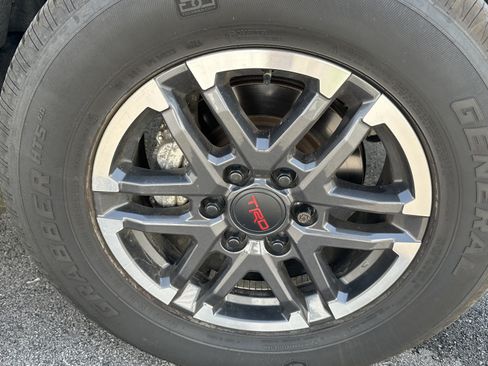 Used 2024 Toyota Tacoma TRD Sport w/ TRD Sport Premium Package AWD/4WD image 15