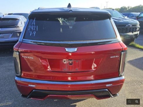 Certified 2026 Cadillac Vistiq Platinum w/ LPO, Floor Liner Package AWD/4WD image 4