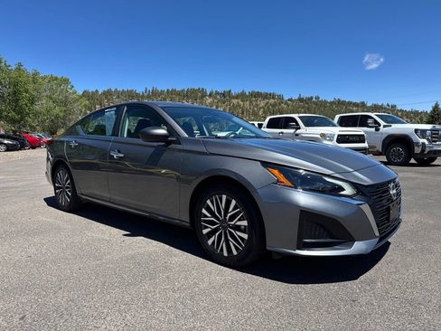 Used 2025 Nissan Altima 2.5 SV FWD image 1