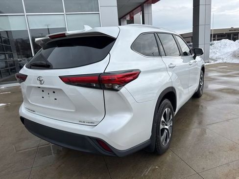 Used 2023 Toyota Highlander XLE image 7