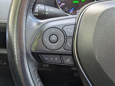 Used 2022 Toyota RAV4 XLE Premium AWD/4WD image 4